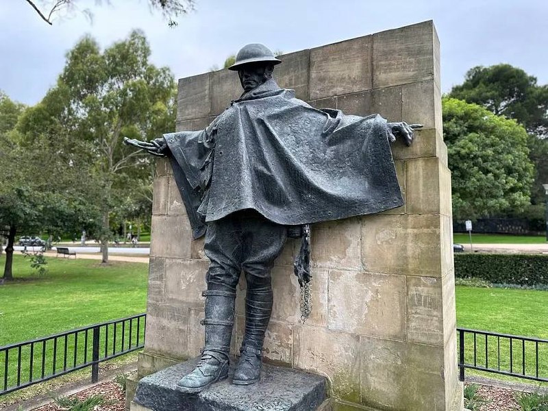 Shrine of Remembrance statue